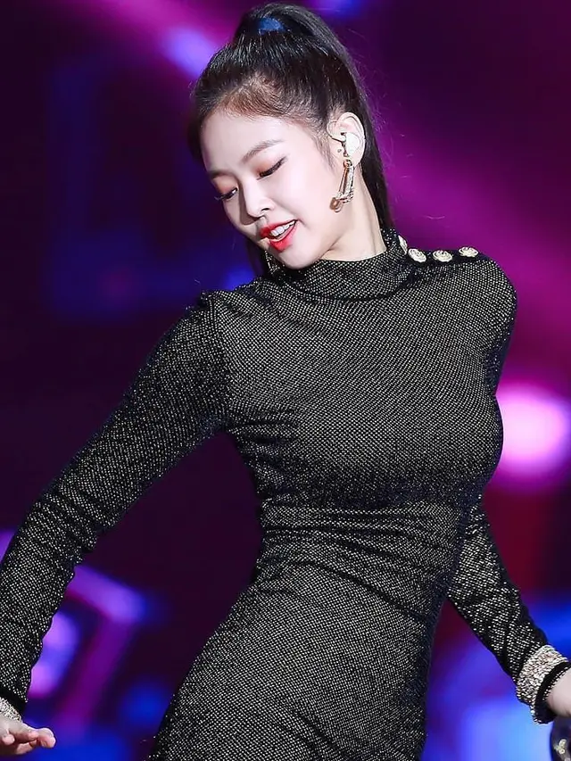 [Bintang] 8 Foto Penampilan Jennie Blackpink yang Glamor