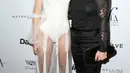 Sepertinya keinginan Gigi Hadid untuk tunangan dengan Zayn Malik sedikit terganjal. Sempat dilansir oleh Mirror.uk, ibunda Gigi Hadid enggan merestui hubungan putrinya. (AFP/Bintang.com)