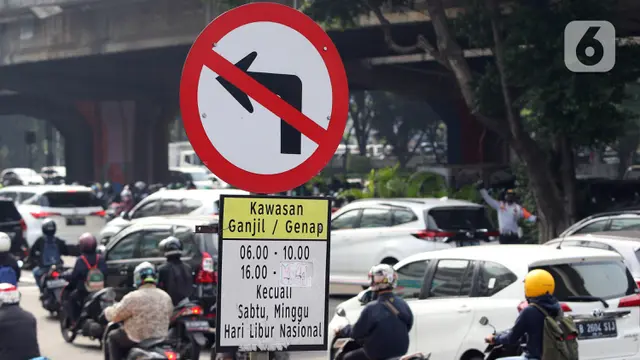 FOTO: PPKM Level 2, Sistem Ganjil Genap di Jakarta Diperluas