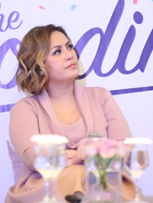 Pasangan selebriti itu memberikan nama pada buah hatinya Atharva Bimasena Saputra dan Ataya Tatjana Aisyah Putri. Seperti diketahui, anak pasangan ini lahir prematur. Dengan demikian, pasangan itu menjaganya lebih overprotektif. (Adrian Putra/Bintang.com)