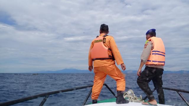 Enam nelayan Gorontalo selamat usai 15 jam terapung di tengah laut. (Foto: Liputan6.com/Basarnas/Arfandi Ibrahim)