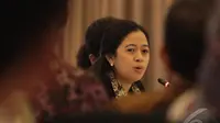 Menko Pembangunan Manusia dan Kebudayaan Puan Maharani  memberikan penjelasan saat rapat koordinasi tingkat menteri di Kantor Kemenko PMK, Jakarta, Kamis (11/12/2014). (Liputan6.com/Miftahul Hayat)