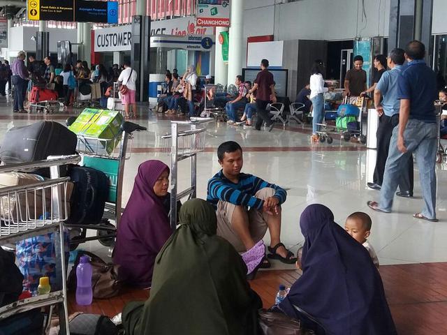 Lowongan Porter Bandara Soekarno Hatta : Pencuri Bagasi Di ...