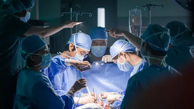 Potongan scene dalam serial "Doctor Romantic 3". (Foto: Disney+ Hotstar Indonesia)