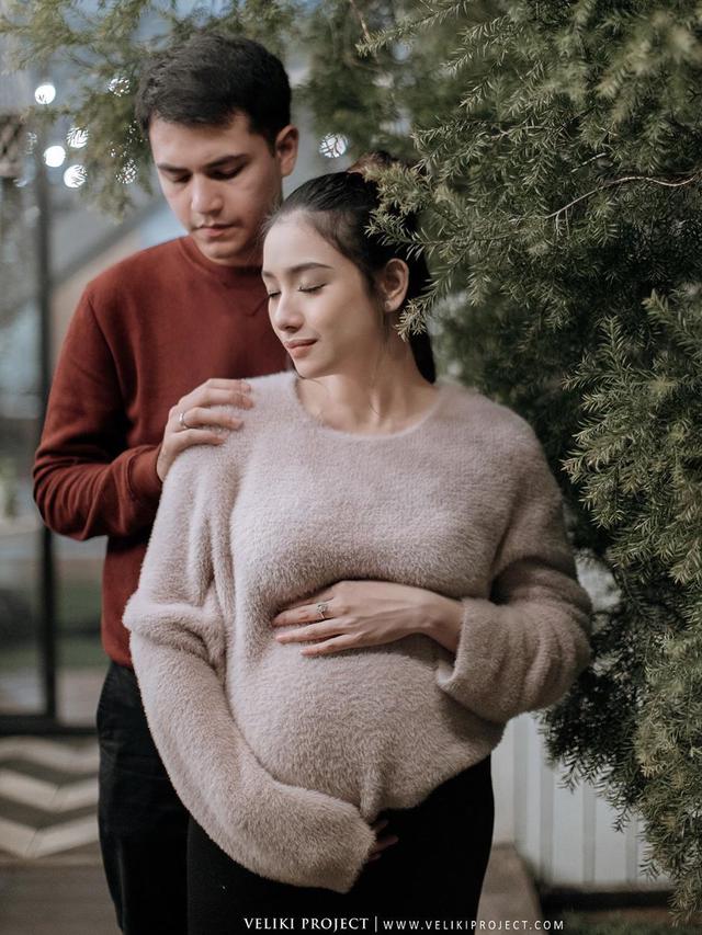 4. Rizky Alatas dan Adzana Bing Slamet