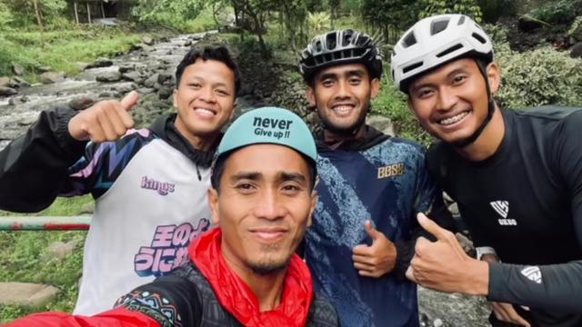 Pemain Persik Kediri Gowes