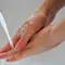 Lebih Baik Membersihkan Tangan dengan Sabun atau Hand Sanitizer, Mana yang Lebih Efektif?
