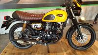 Kawasaki W175 Cafe resmi diperkenalkan PT. Kawasaki Motor Indonesia di Kemang, Jakarta Selatan. (Dian Tami/Liputan6.com)