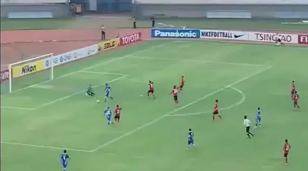 Persib Bandung harus puas dengan satu poin setelah bermain imbang melawan Ayeyawady United dengan skor 3-3 di Stadion Si Jalak Harupat, Bandung. Rabu (13/5) sore WIB . Hasil ini tetap menempatkan Persib Bandung di puncak klasemen Grup H Piala AFC 201...