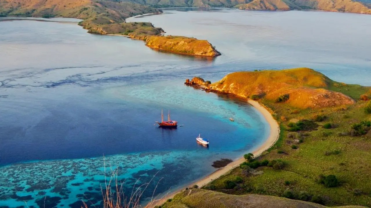 Pulau-pulau Terbaik di Kepulauan Komodo untuk Melakukan Pendakian