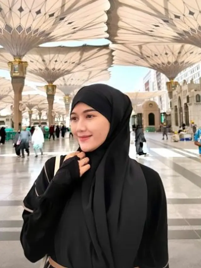 Erina Gudono dalam busana religius (Instagram/erinagudono)