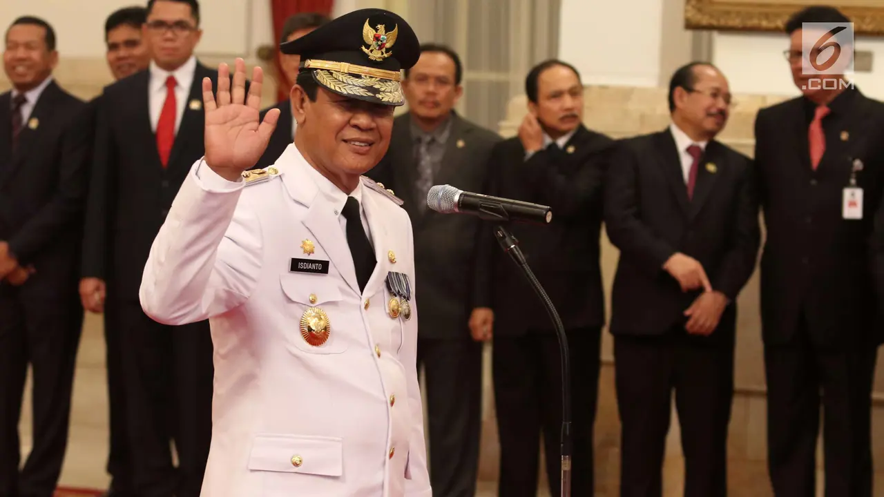 Senyum Isdianto Usai Dilantik Jokowi Menjadi Wakil Gubernur Kepri