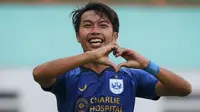 Bek PSIS Semarang, Riyan Ardiansyah merayakan gol kemenangan timnya ke gawang Persela Lamongan dalam laga pekan pertama BRI Liga 1 2021/2022 di Stadion Wibawa Mukti, Cikarang, Sabtu (04/09/2021). (Bola.com/Bagaskara Lazuardi)