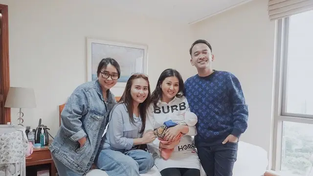 Seleb menjenguk Sarwendah (Sumber: Instagram/sarwendah29)