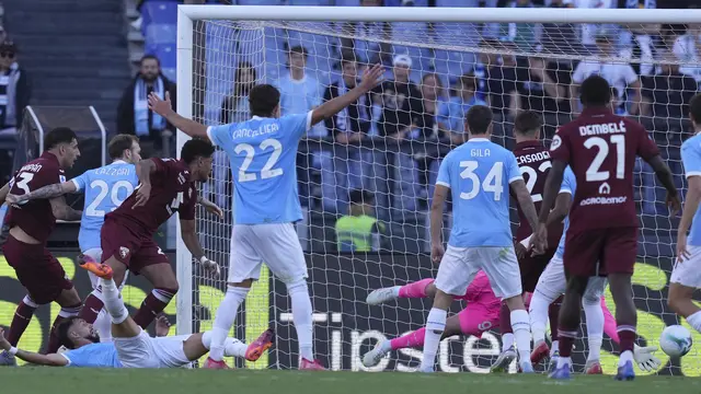 Saul Coco mencetak gol ketiga Torino dalam pertandingan Serie A melawan Lazio