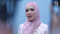 Tiara Dewi yang Kini Bercadar dan Posenya Bareng Lucky Hakim