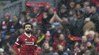 Mohamed Salah cetak gol untuk Liverpool di babak satu melawan Everton ( PAUL ELLIS / AFP)