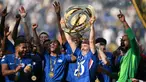 Berakhirnya kerja sama antara Chelsea dan Enzo Maresca menjadi kabar mengejutkan di awal tahun 2026. Pasalnya, sang pelatih telah memberikan trofi untuk The Blues sekaligus mengakhiri puasa gelar sejak musim 2021/2022. (AFP/Angela Weiss)