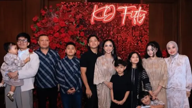 Aurel Hermansyah dan Amora saat Merayakan Ulang Tahun ke-50 Krisdayanti. [@krisdayantilemos]