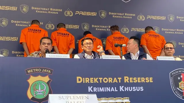 Ditreskrimsus Polda Metro Jaya mengungkap peredaran obat-obatan palsu dan tidak berizin yang beredar di toko online, Rabu (30/5/2023). (Ady Anugrahadi/Liputan6.com)