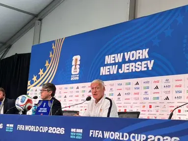 Pelatih Prancis, Didier Deschamps memberikan keterangan saat sesi konferensi pers di Metlife Stadium, New Jersey, Senin (15/6/2026). Prancis akan menghadapi Senegal pada laga Grup I Piala Dunia 2026 Rabu (17/6/2026) dini hari WIB. (Bola.com/Hery Kurniawan)