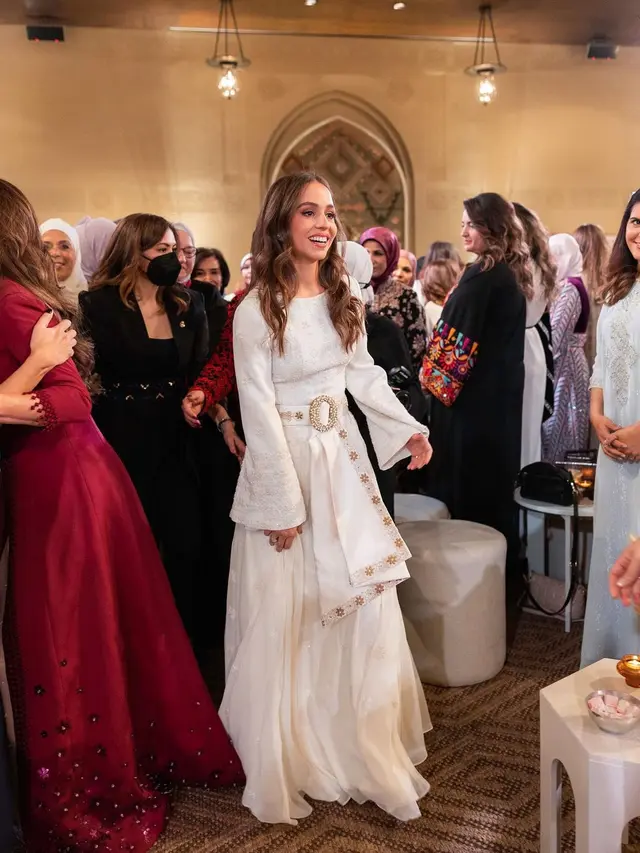 Setelah Nong Poy, Putri Iman Bakal Gelar Royal Wedding Yordania dengan Busana Pinjaman Ratu Rania