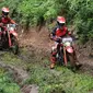 Menguji Honda CRF 150L di habitat aslinya. (AHM)