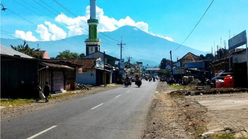 Penampakan Gunung Slamet dari Karanglewas, Banyumas. (Foto: Liputan6.com/Muhamad Ridlo)