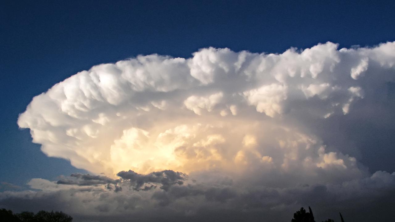 Ilustrasi Badai Tornado (Wikimedia Commons)