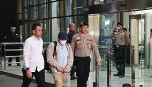 Bupati Lombok Barat Lalu Ahmad Zaini Bungkam saat Tiba di KPK