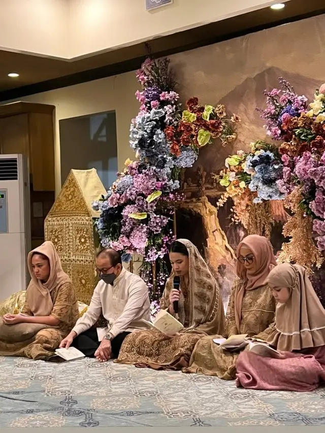 6 Potret Marshanda di Pengajian Pranikah Sang Adik, Tampil Pakai Kerudung