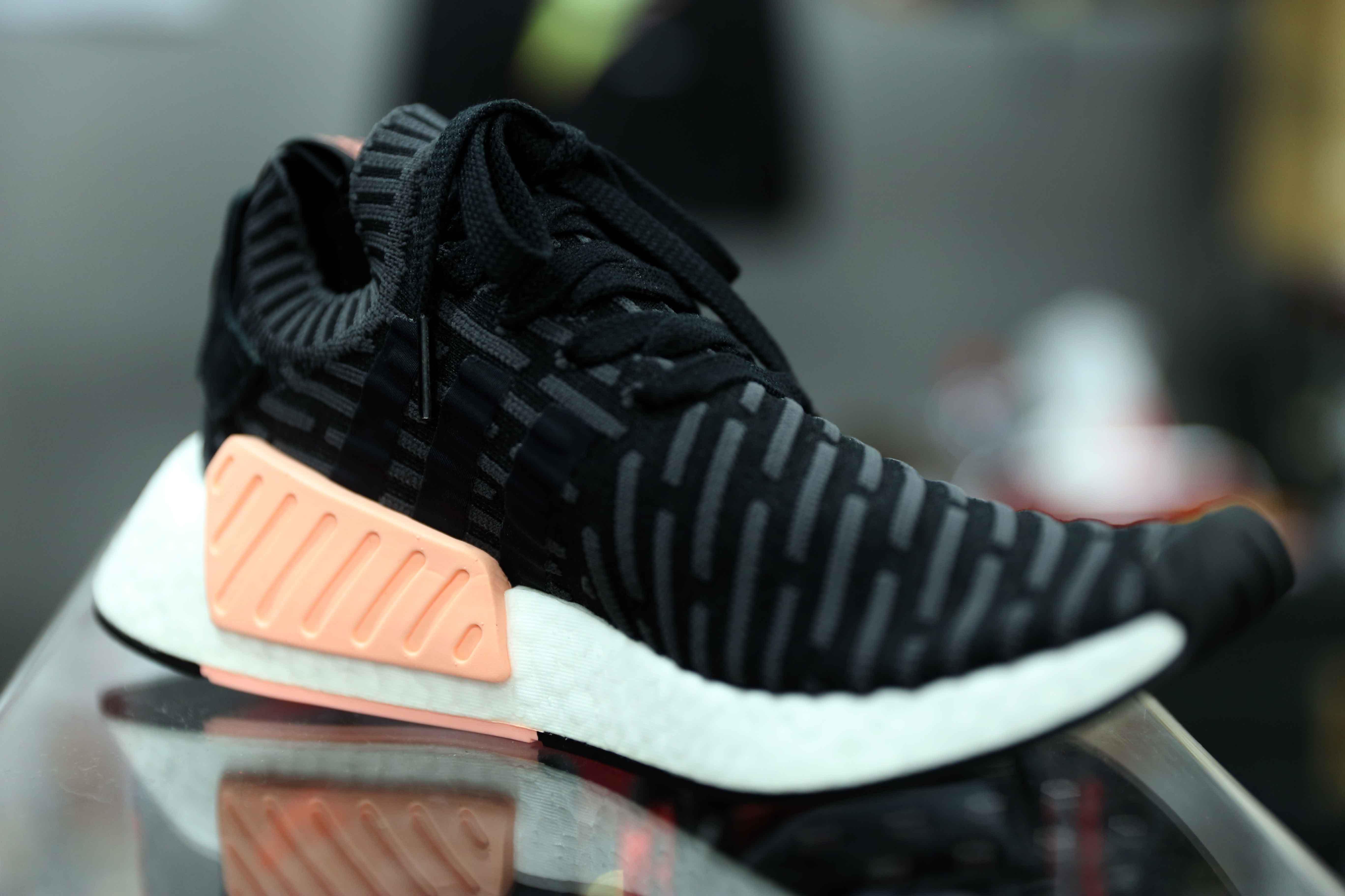 10 Jenis Sneakers Yang Nyaman Untuk Dipakai Jalan Jalan Fashion Fimela Com