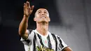 Striker Juventus, Cristiano Ronaldo tampak kecewa usai gagal memanfaatkan peluang dalam laga lanjutan Liga Italia 2020/21 melawan Sampdoria di Allianz Stadium, Turin, Minggu (20/9/2020). (LaPresse via AP/Marco Alpozzi)