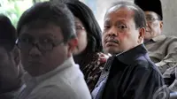 Sutan Bhatoegana terlihat cemas dan tegang saat menunggu dirinya yang akan diperiksa penyidik, Jakarta, Senin (6/10/2014) (Liputan6.com/Miftahul Hayat)