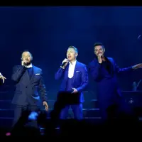 Nonton lagi aksi panggung Boyzone di Istora Senayan, Jumat (23/05) 