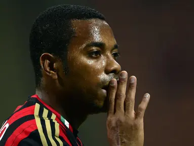 Foto arsip yang diambil pada tanggal 28 September 2013 menunjukkan Robinho saat bertanding melawan Sampdoria di Liga Serie A Italia. Eks Striker AC Milan, Robinho dijatuhi hukuman penjara sembilan tahun oleh pengadilan Italia. (AFP Photo/Olivier Morin)