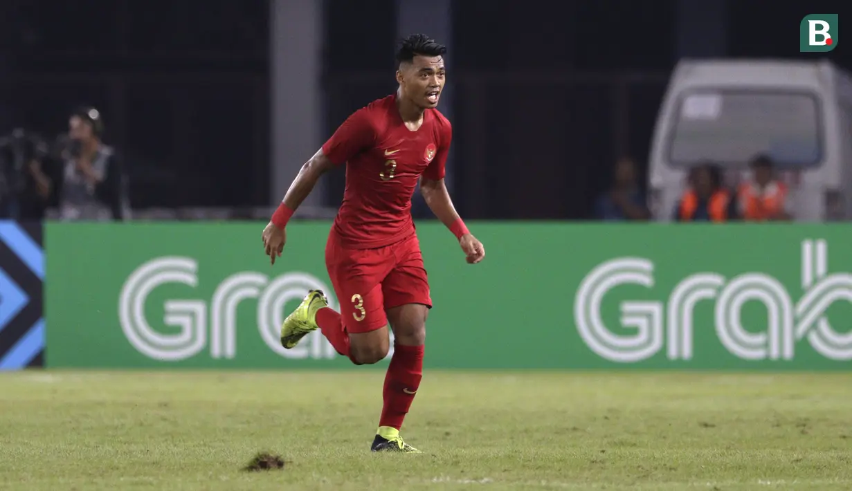 Bek Timnas Indonesia, Alfath Faathier, merayakan gol yang dicetaknya ke gawang Timor Leste pada laga Piala AFF 2018 di SUGBK, Jakarta, Selasa (13/11). Indonesia menang 3-1 atas Timor Leste. (Bola.com/Yoppy Renato)