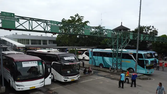 Kementerian Perhubungan (Kemenhub) mewajibkan bus masuk ke terminal. (Foto: Kemenhub)