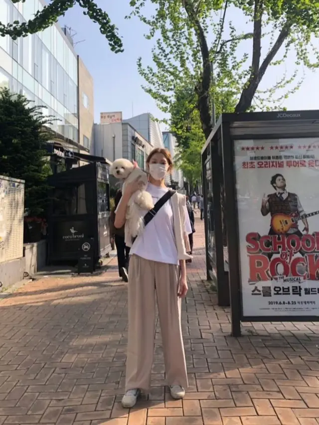 Kaos Oblong Andalan Lee Sung Kyung, Tetap Cantik dan Gak Ribet