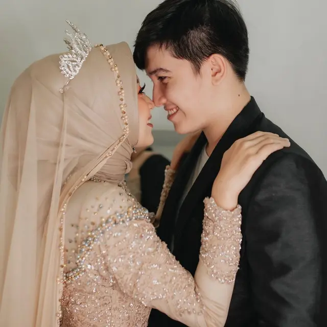 Sudah Menikah, Ini 6 Potret Aktor Sidik Edward dan Istri yang Jarang Tersorot