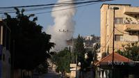Pejabat kesehatan Palestina mengatakan setidaknya tiga warga Palestina tewas dalam serangan itu. (AFP/Jaafar Ashtiyeh)