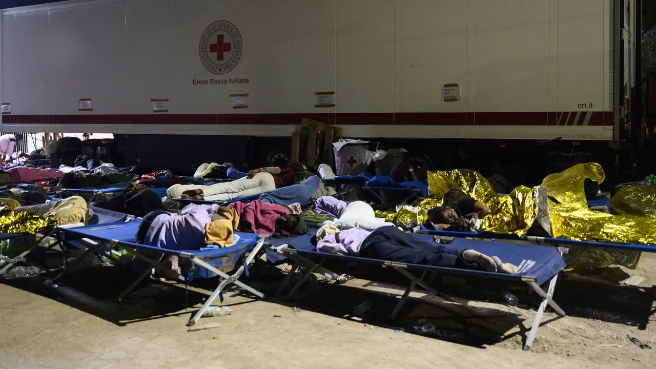 Italia berupaya pindahkan ribuan migran yang mencapai pulau kecil dalam sehari