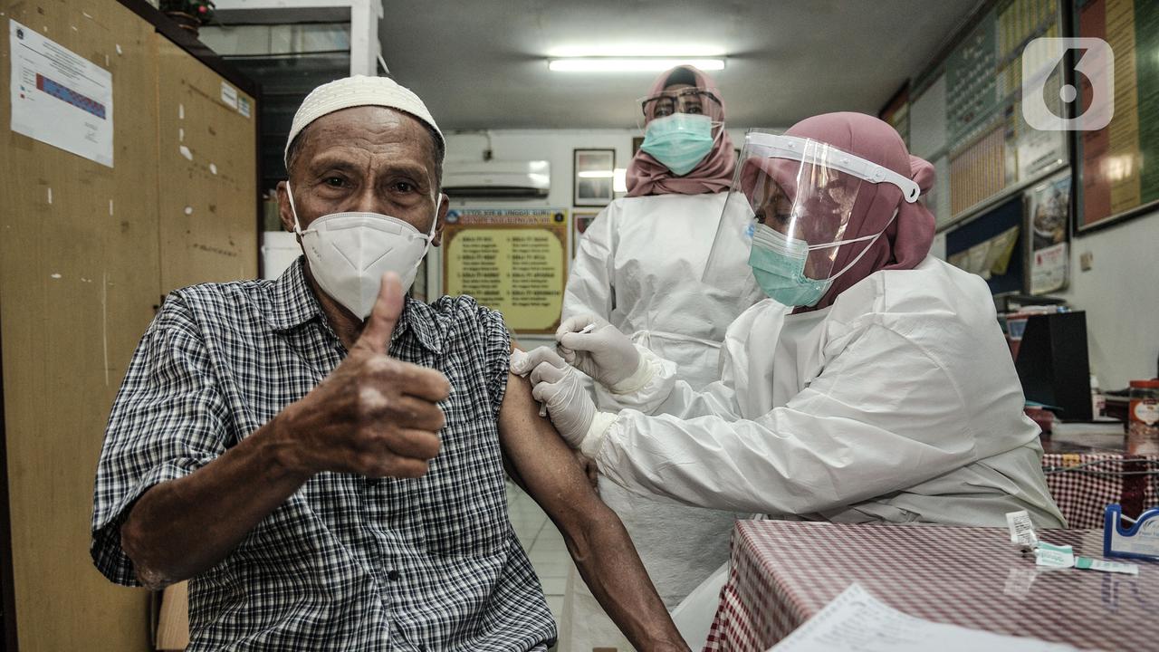 FOTO: 21,5 Juta Lansia Ditargetkan Dapat Vaksinasi COVID-19 Tahap Kedua