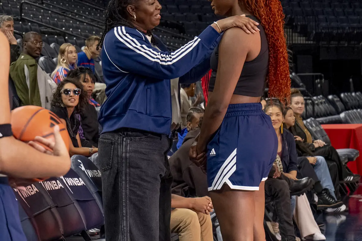 Aliyah Boston, seorang penyerang basket profesional Amerika dan center untuk Demam Indiana dari Asosiasi Bola Basket Nasional Wanita (Foto Dok: Adidas Indonesia)