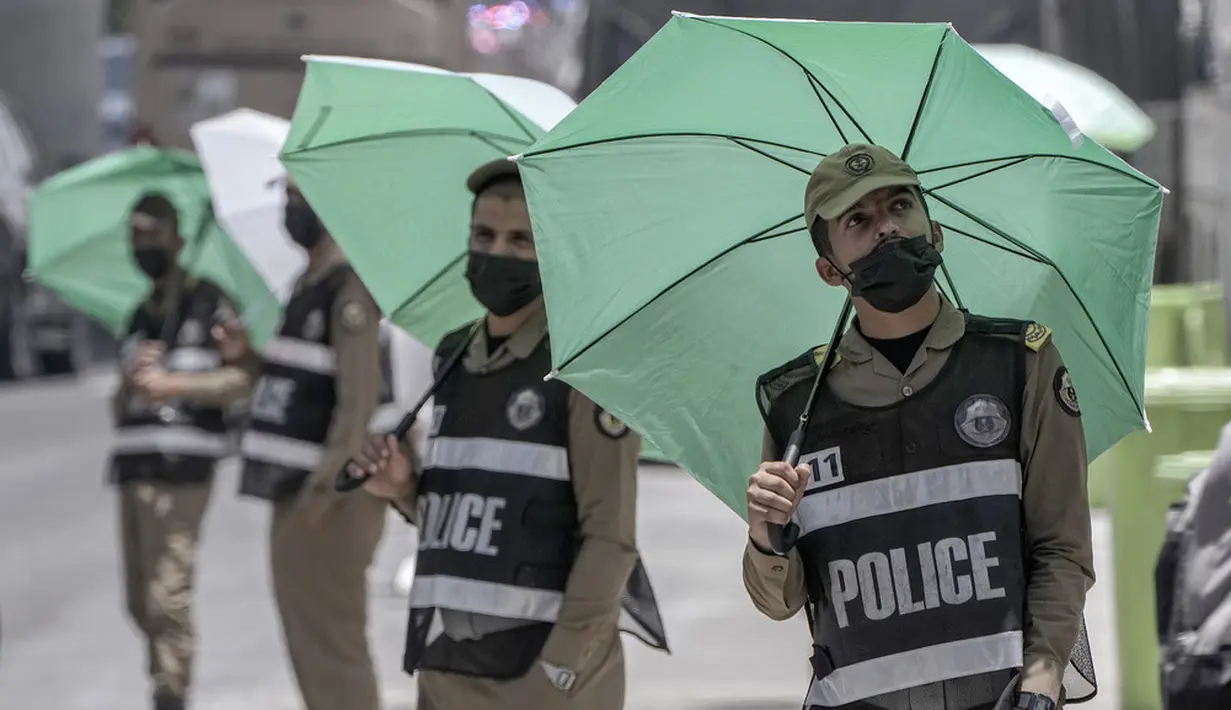 <p>Para jemaah haji akan melakukan mabit di Mina selama 2-3 hari. (AP Photo/Amr Nabil)</p>