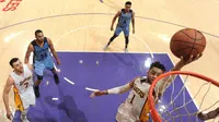 Los Angeles Lakers berhasil memutus rentetan empat kekalahan beruntun setelah mengalahkan Memphis Grizzlies 108-103 dalam lanjutan NBA di Staples Center, Los Angeles, Minggu (2/4/2017). (Bola.com/Twitter/NBA)