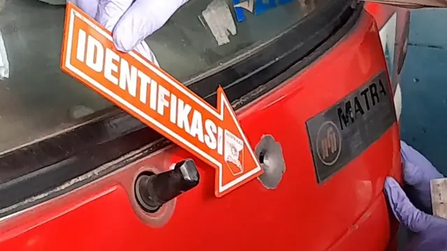 Mobil Damkar Ditembak Orang Tak Dikenal
