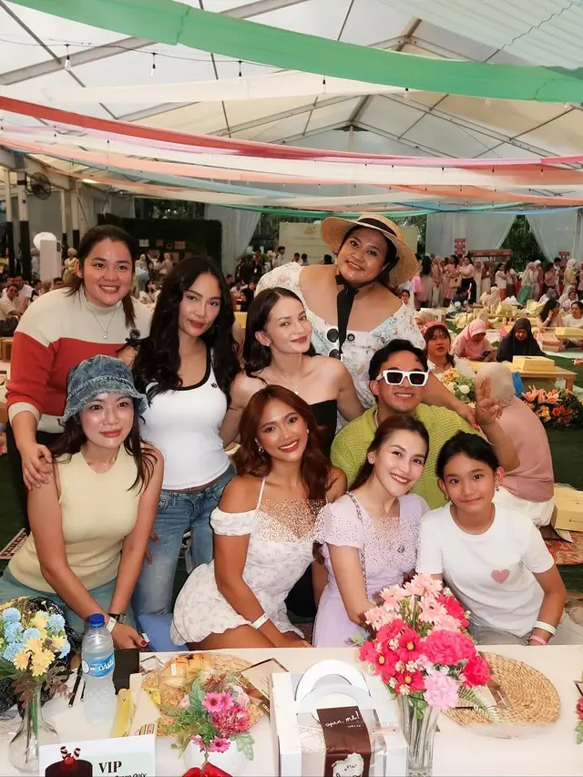 7 Potret Artis di Acara Cake Picnic Story Hesti Purwadinata, Bergaya Penuh Ceria