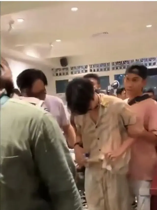 Dikta diduga mendapat pelecehan seksual oleh penggemar. (Foto: Instagram/viralsekali)