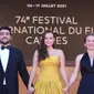 Aktivis lingkungan Indonesia Melati Wijsen tampil stunning dengan gaun kuning rancangan Yogie Pratama di karpet merah Festival Film Cannes, Prancis. (Foto: Instagram @melatiwijsen)